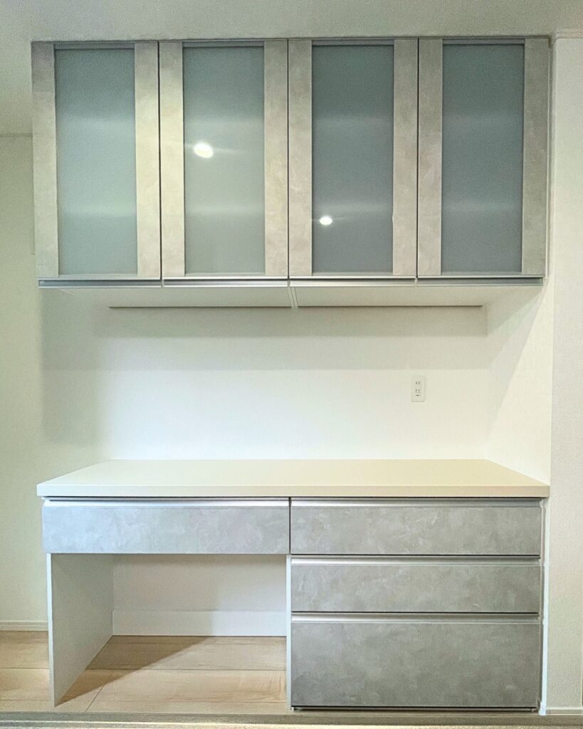 分譲住宅に取り付けたカップボード